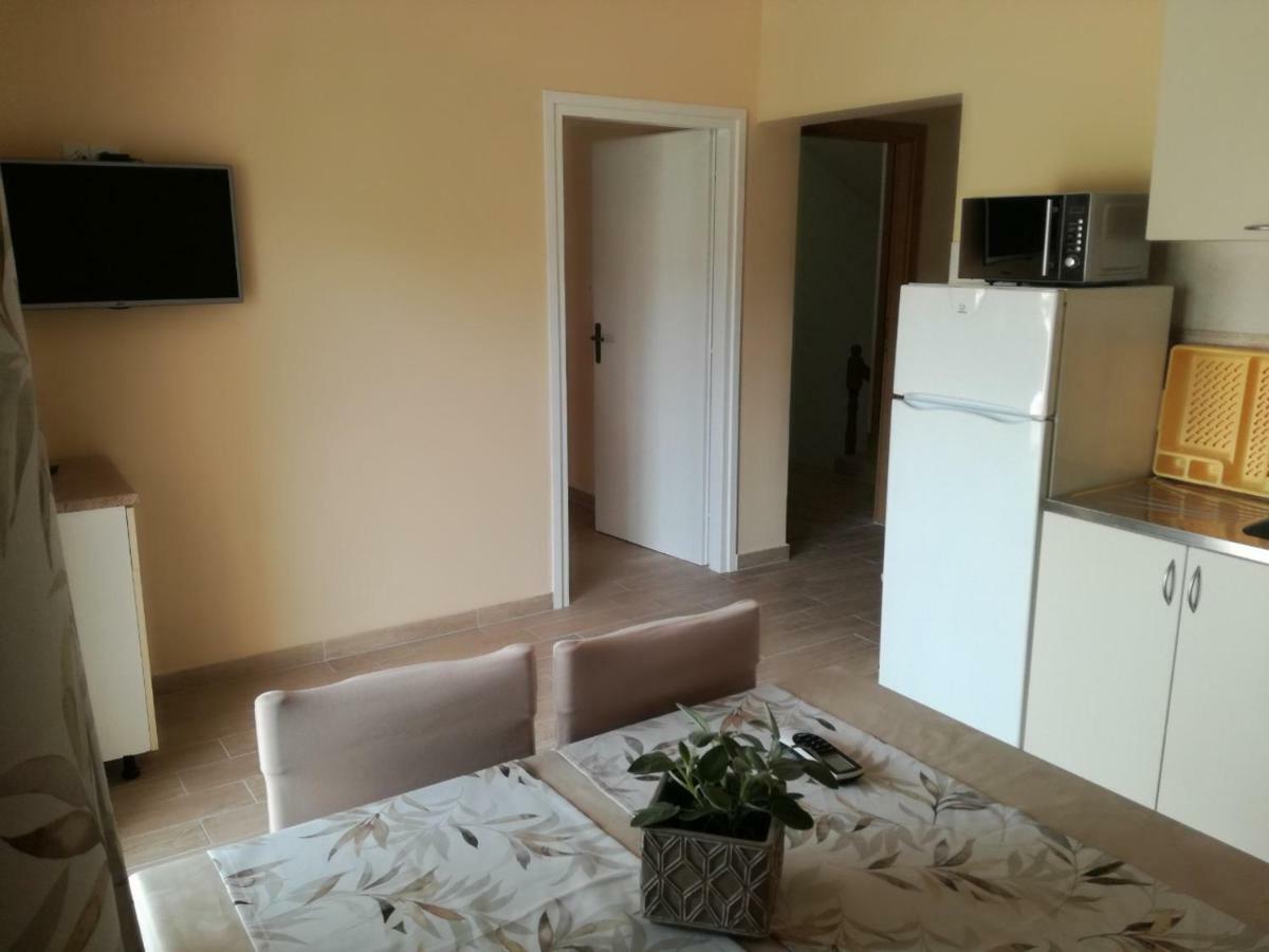 Feel Good Apartment Mundanije 外观 照片