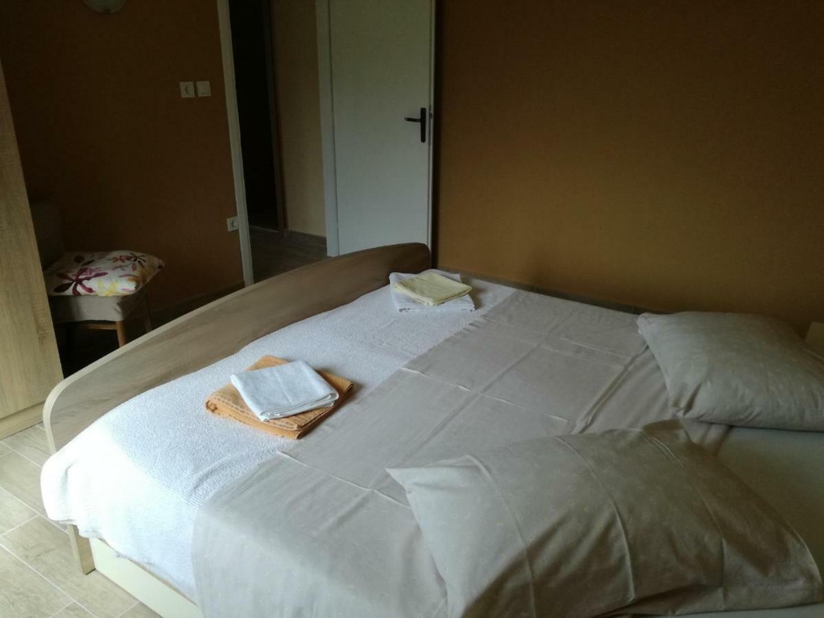 Feel Good Apartment Mundanije 外观 照片