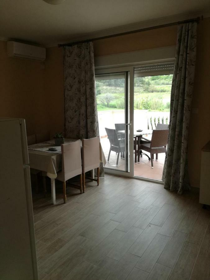 Feel Good Apartment Mundanije 外观 照片